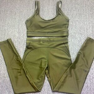 ALO Yoga Olive Sports Bra and Leggings Set Size M